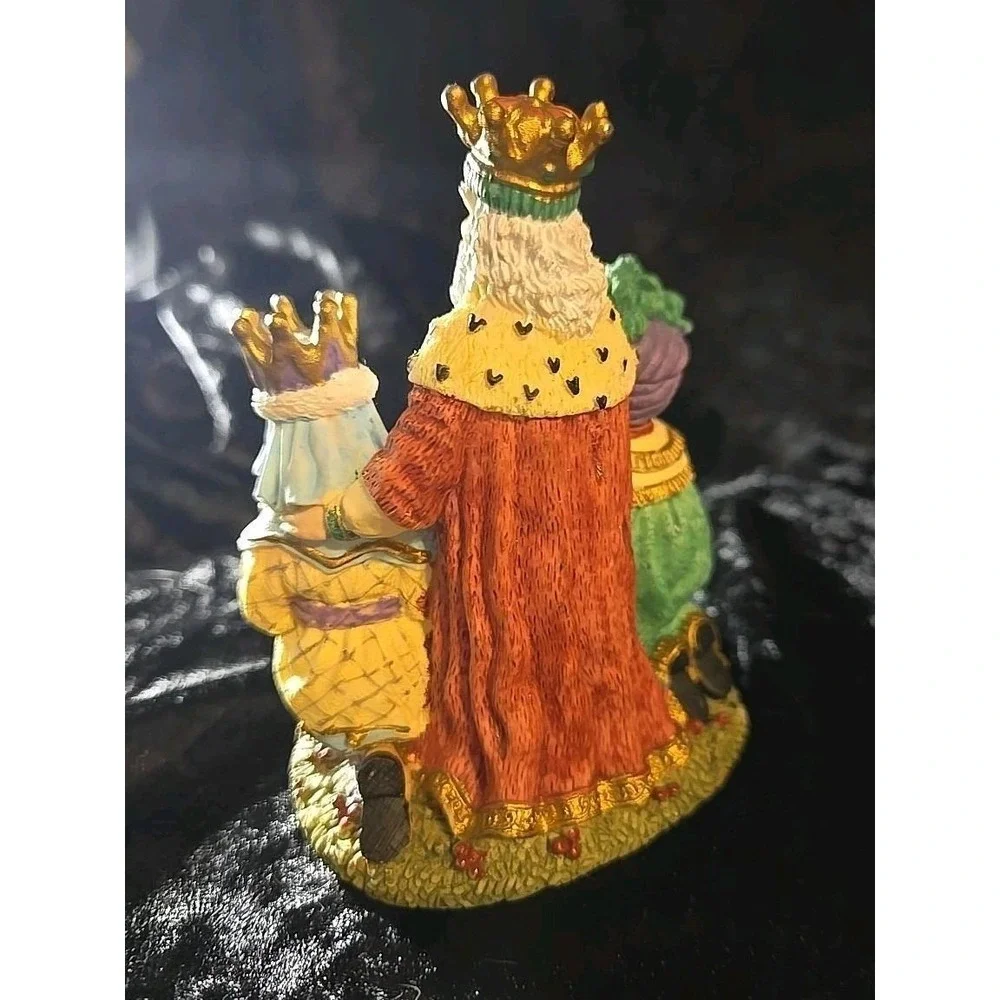 INTERNATIONAL SANTA CLAUS COLLECTION product figurine